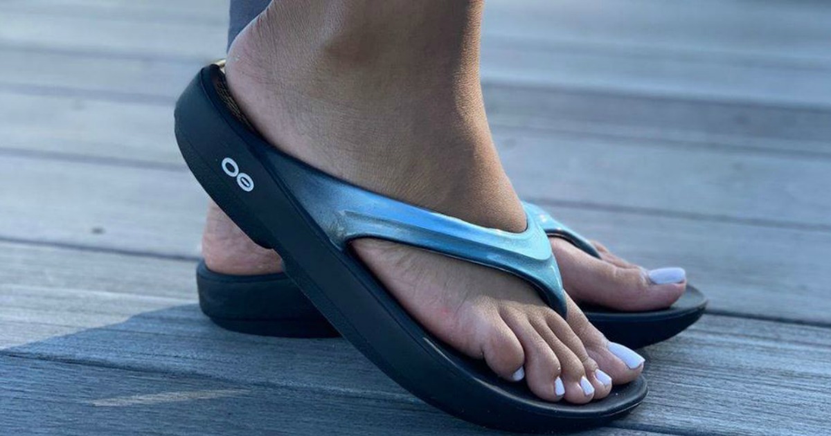 oofos sandals mens