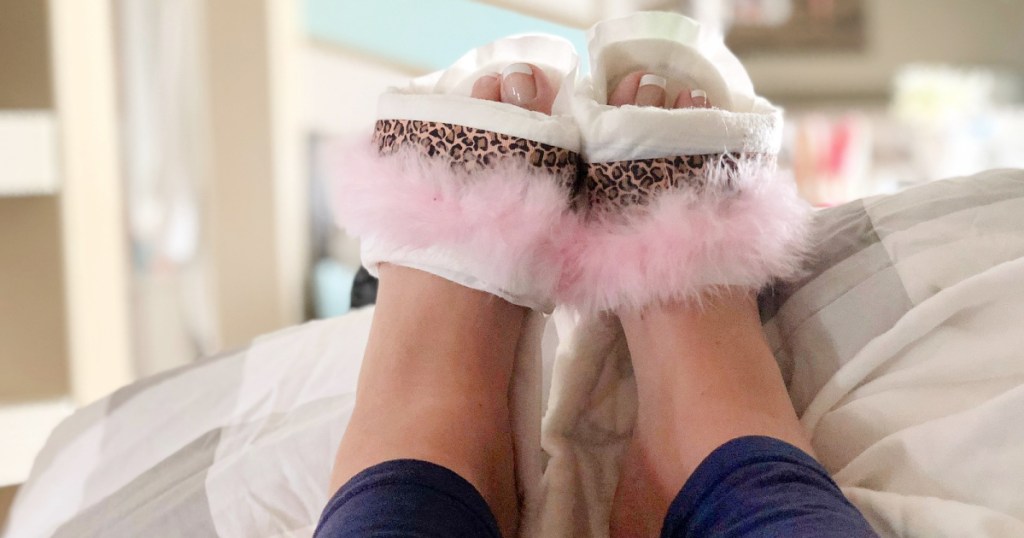 diy maxi pad slippers on the bed 