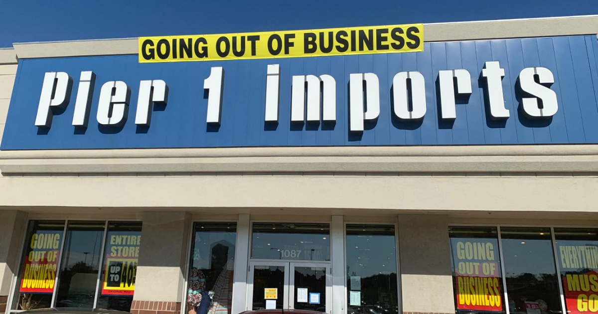 Store front of Pier 1 Imports with a Going Out of Business Sale