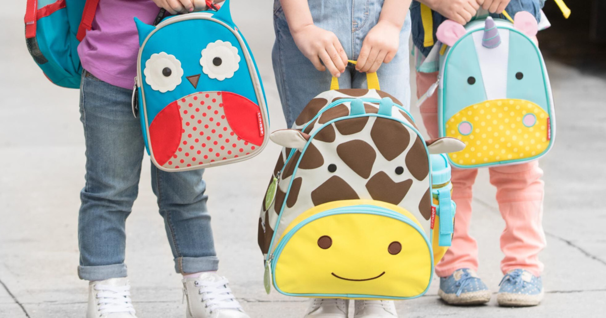 kids holding zoo animal backpacks