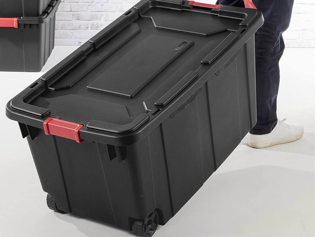 wheeled tote with handle