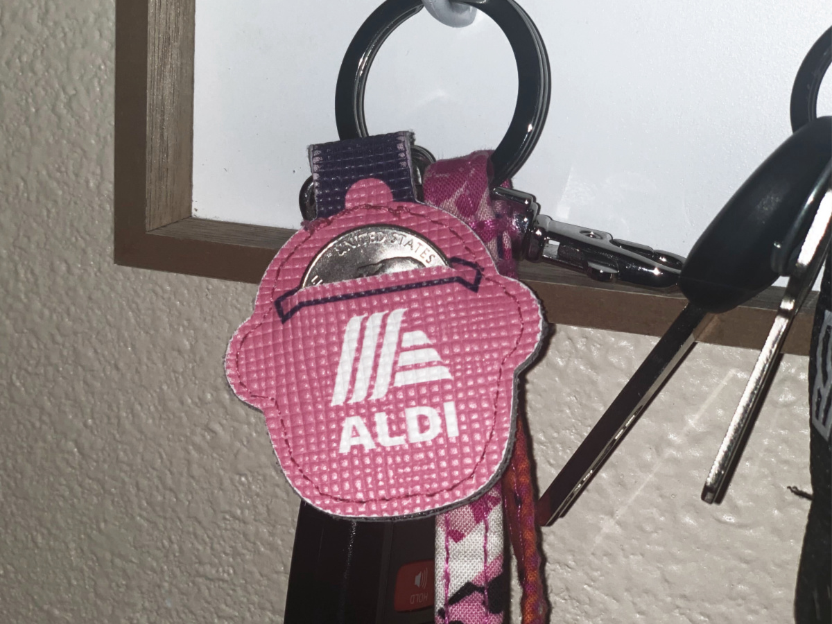 back of keychain coinholder with pink color and ALDI logo in white
