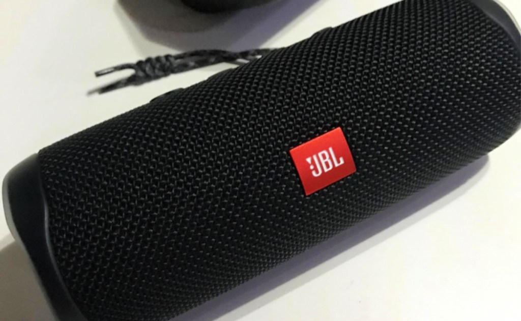 JBL Flip 5 Speaker in black