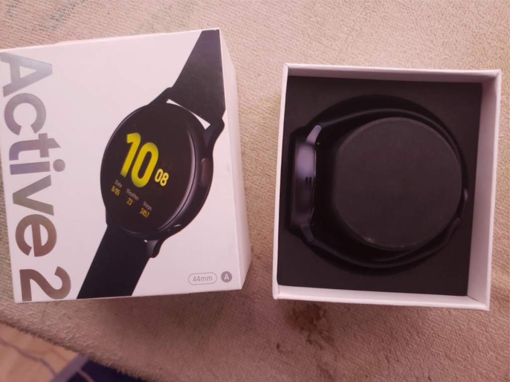 Samsung Galaxy Active2 Smart Watch 44mm in black with box with watch