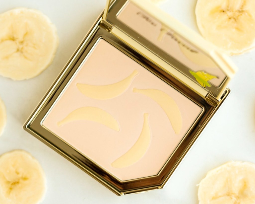 highlighting palette with bananas imprinted on it with banana chips around it