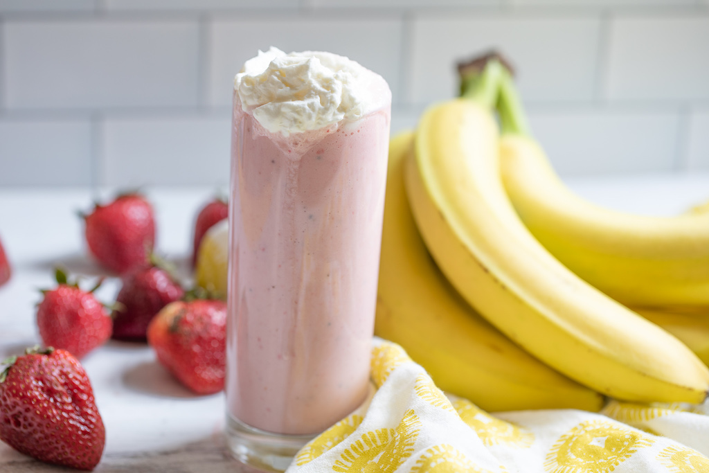 strawberry banana smoothie with bananas and strawberries 