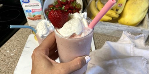 Make the Easiest & Yummiest 4-Ingredient Strawberry Banana Smoothie
