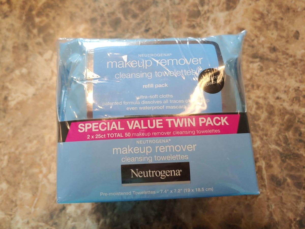 twin pack of Neutrogena makeup wipes