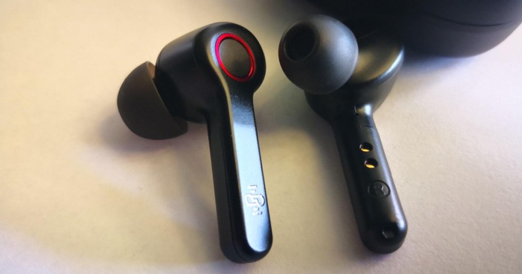 boltune wireless earbuds out of case