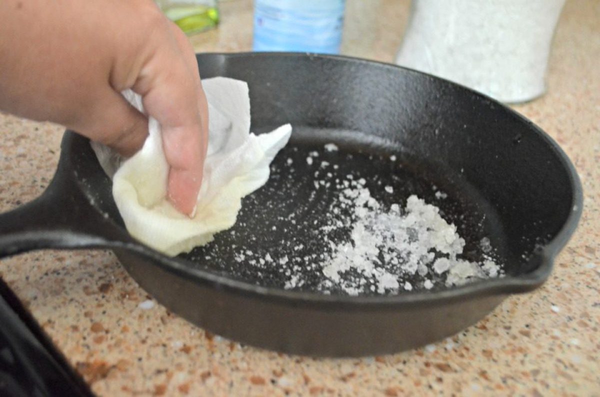 cleaning cast iron using salt