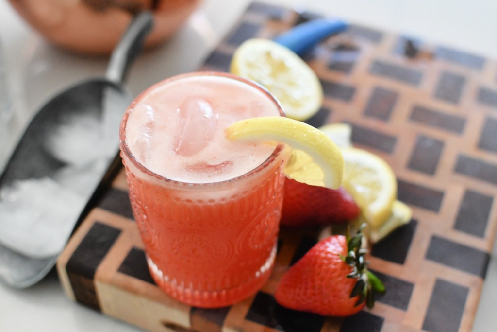 single glass of strawberry lemonade
