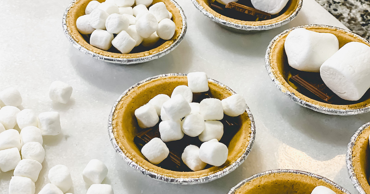 mini pie crusts with chocolate marshmallows