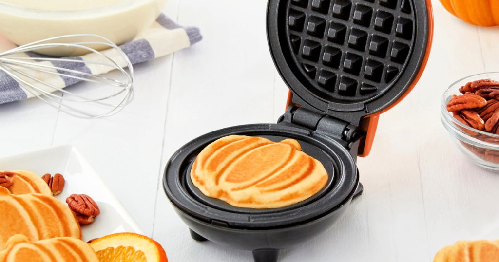 dash mini pumpkin waffle maker