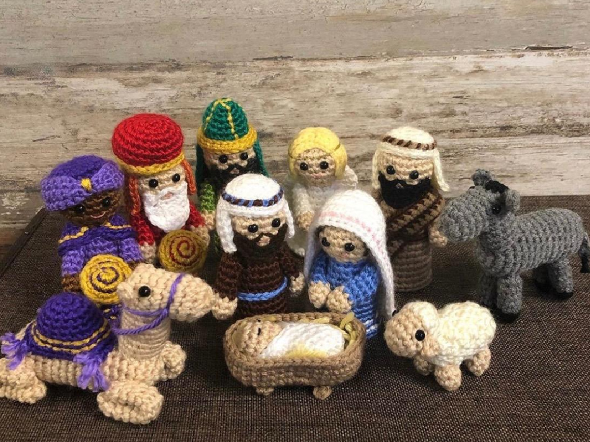 little crocheted pieces of the Nativity