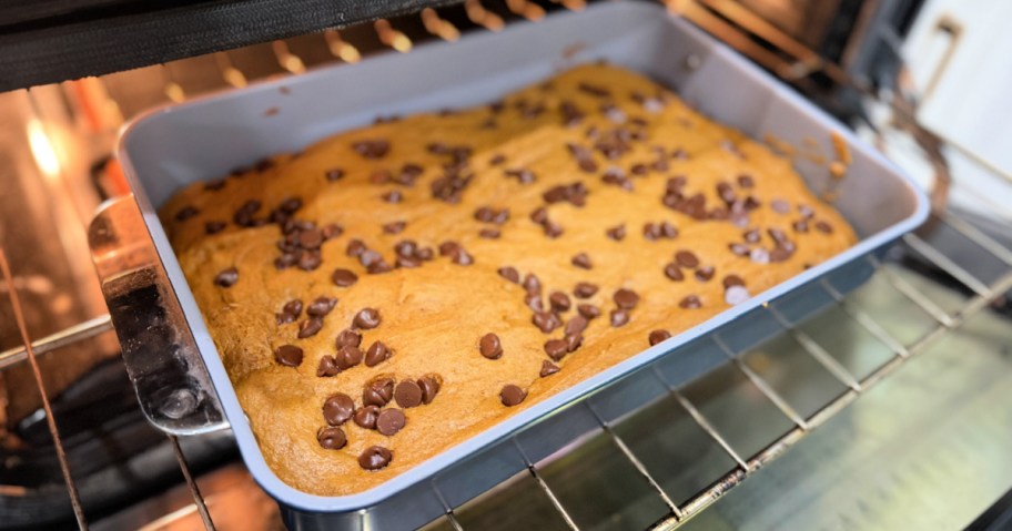 pumpkin spice bars in the oven