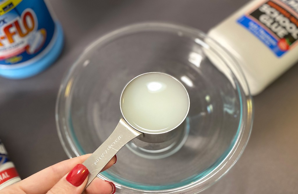 adding liquid starch to bowl for diy puffy slime recipe