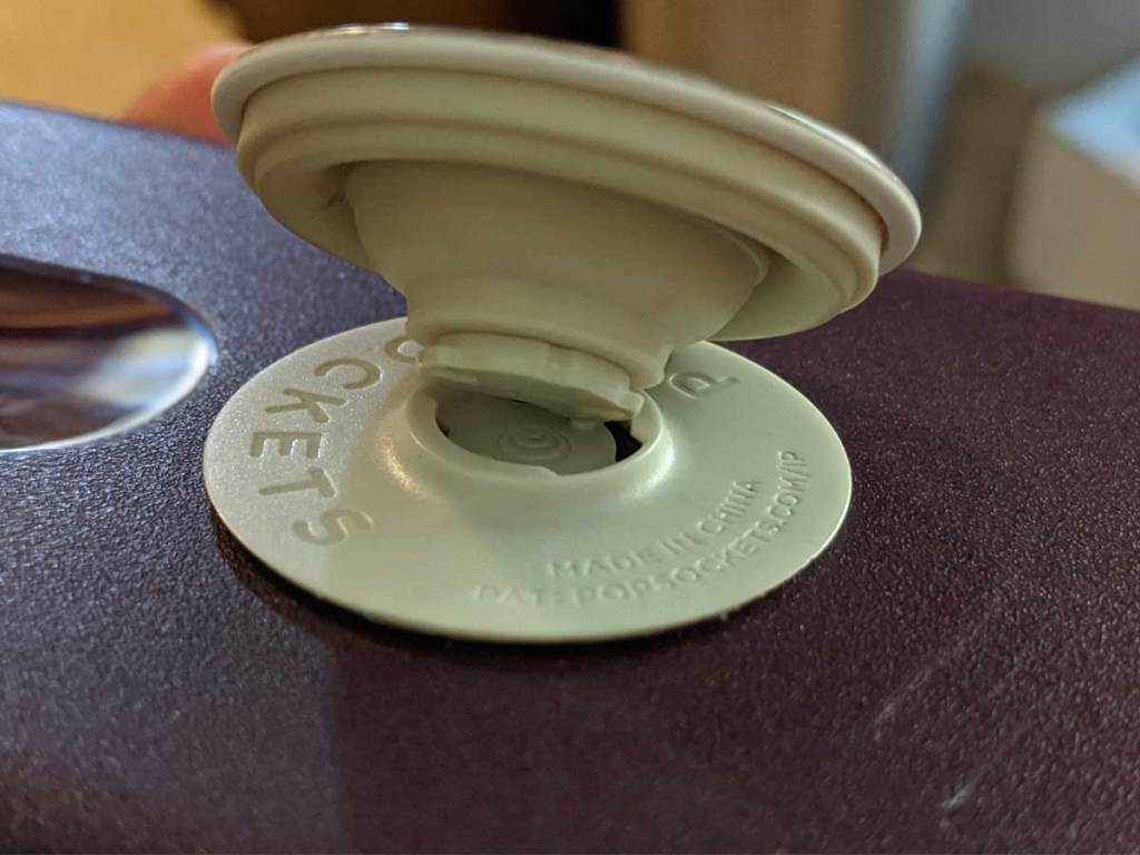 up close picture of a popsocket base