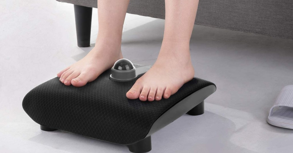 naipo foot massager with feet on it