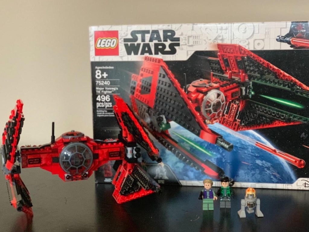 LEGO Star Wars Set sitting in front of LEGO box
