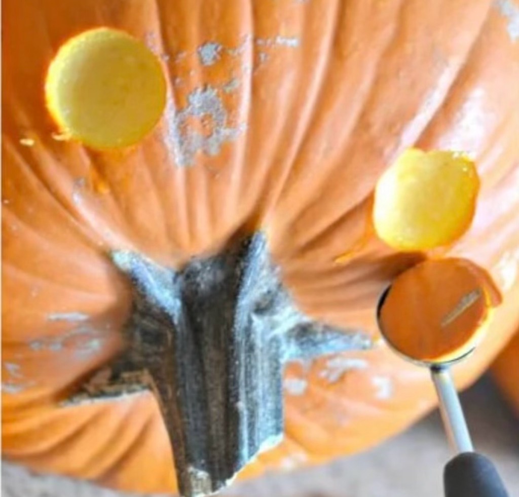 carving face in pumpkin