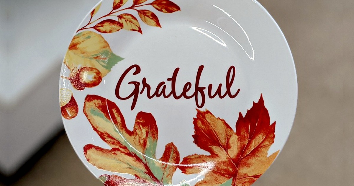 white ceramic plate that reads grateful with acorn and leaf designs