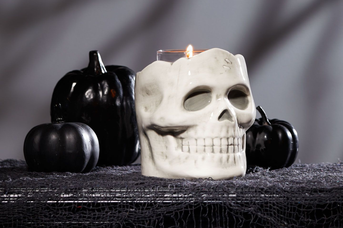Yankee Candle Scent Plug in  HALLOWEEN Skull & CrossBones  NEW 