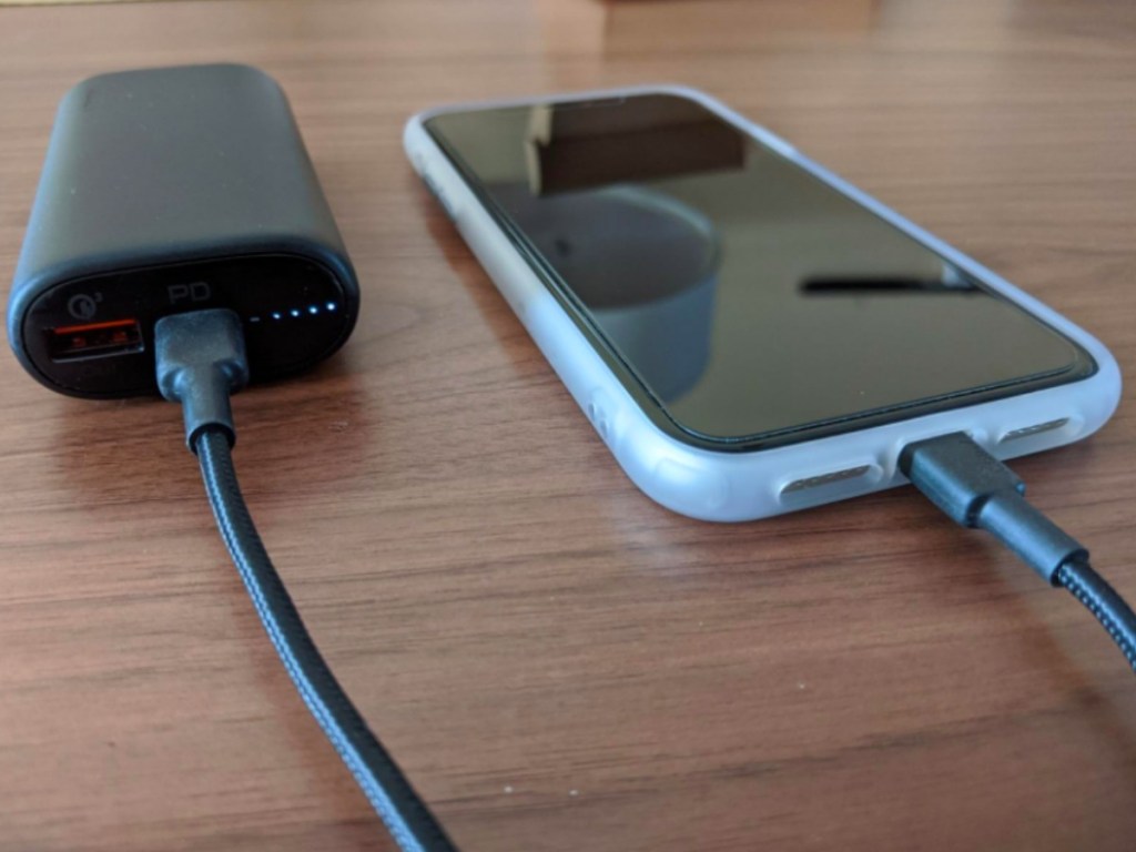 aukey charger charging a phone