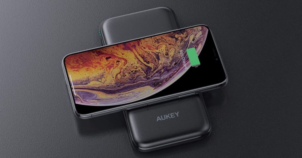 iphone charging on AUKEY Wireless Power Bank