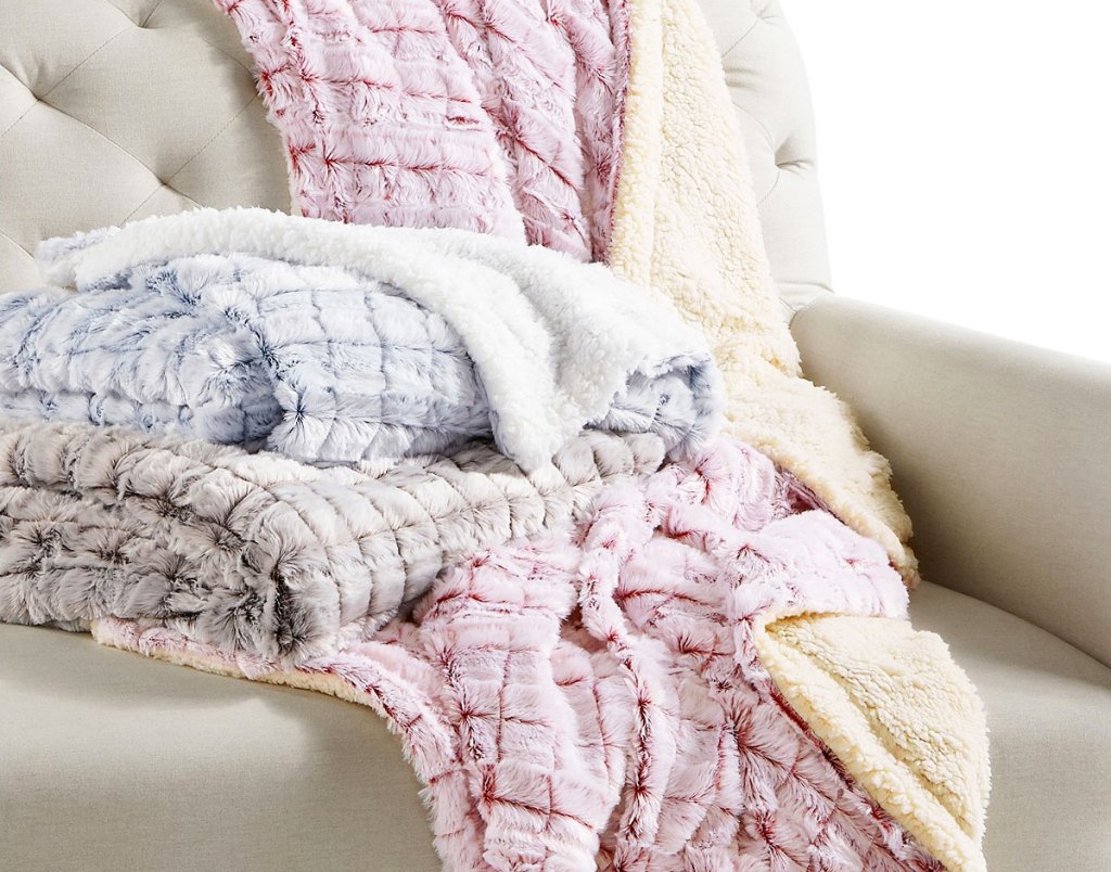 Plush Throw Blankets from 8.99 on (Regularly 30)
