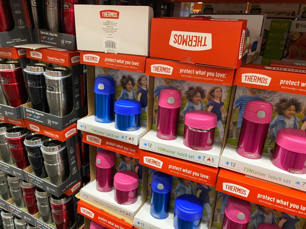 store shelf with thermoses in blue and pink