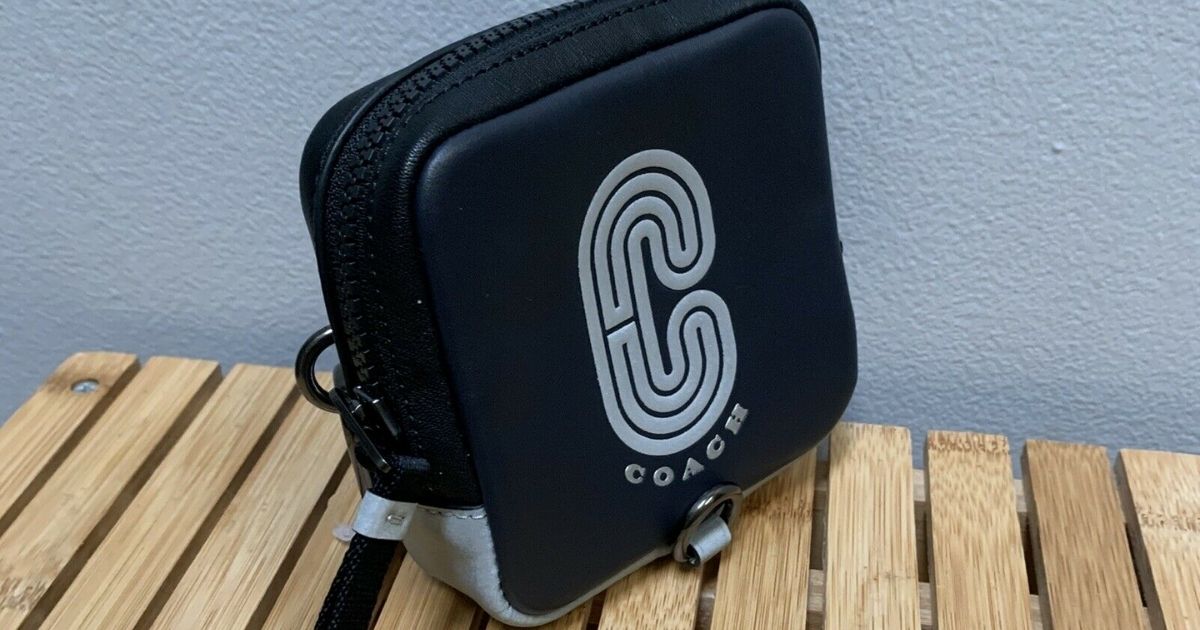 coach square hybrid pouch