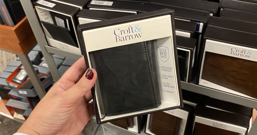 hand holding a black wallet at kohl's 