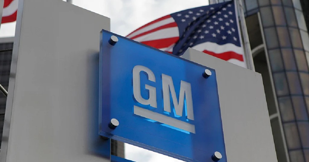 GM auto maker sign with US Flag