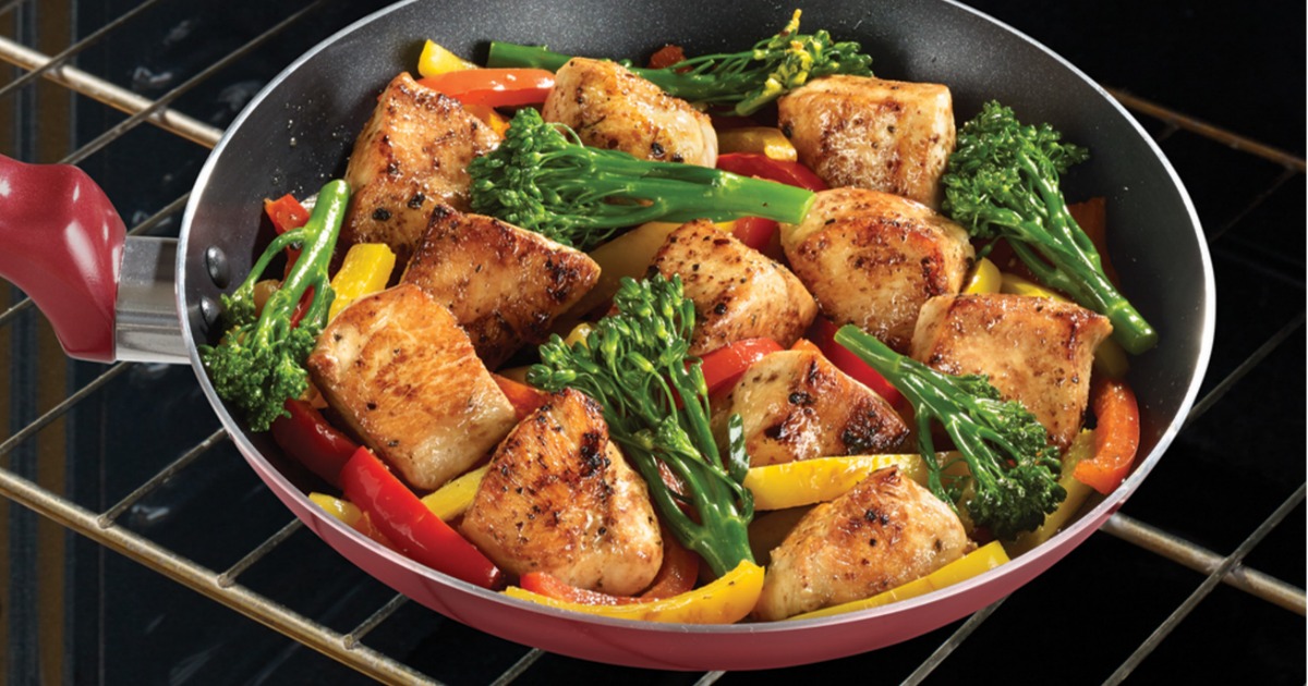 saute pan filled with chicken, peppers, and broccoli