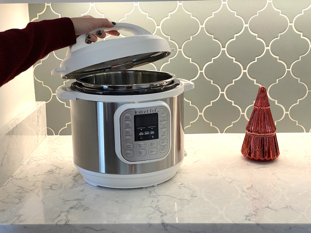 lifting up lid from white Instant Pot duo 