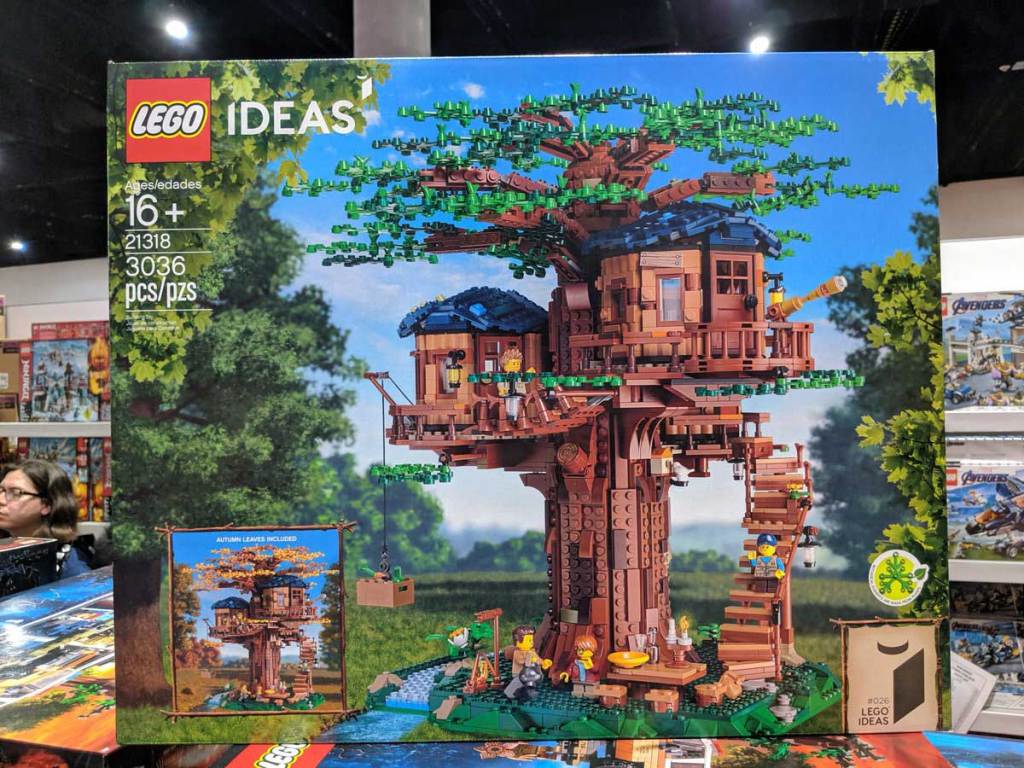 lego Tree House in box
