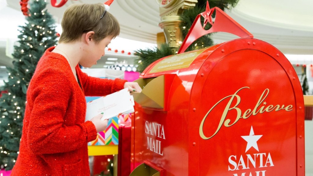 girl mailing letter to Santa