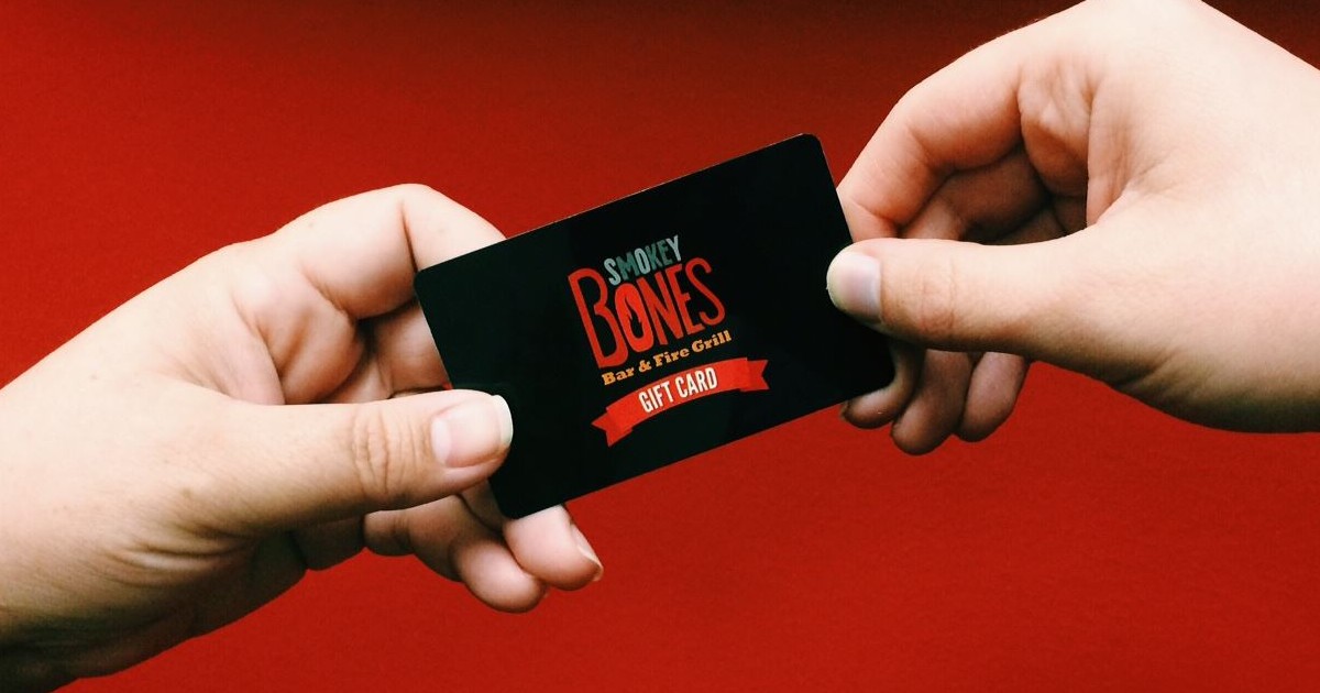 hands holding Smokey Bones gift card