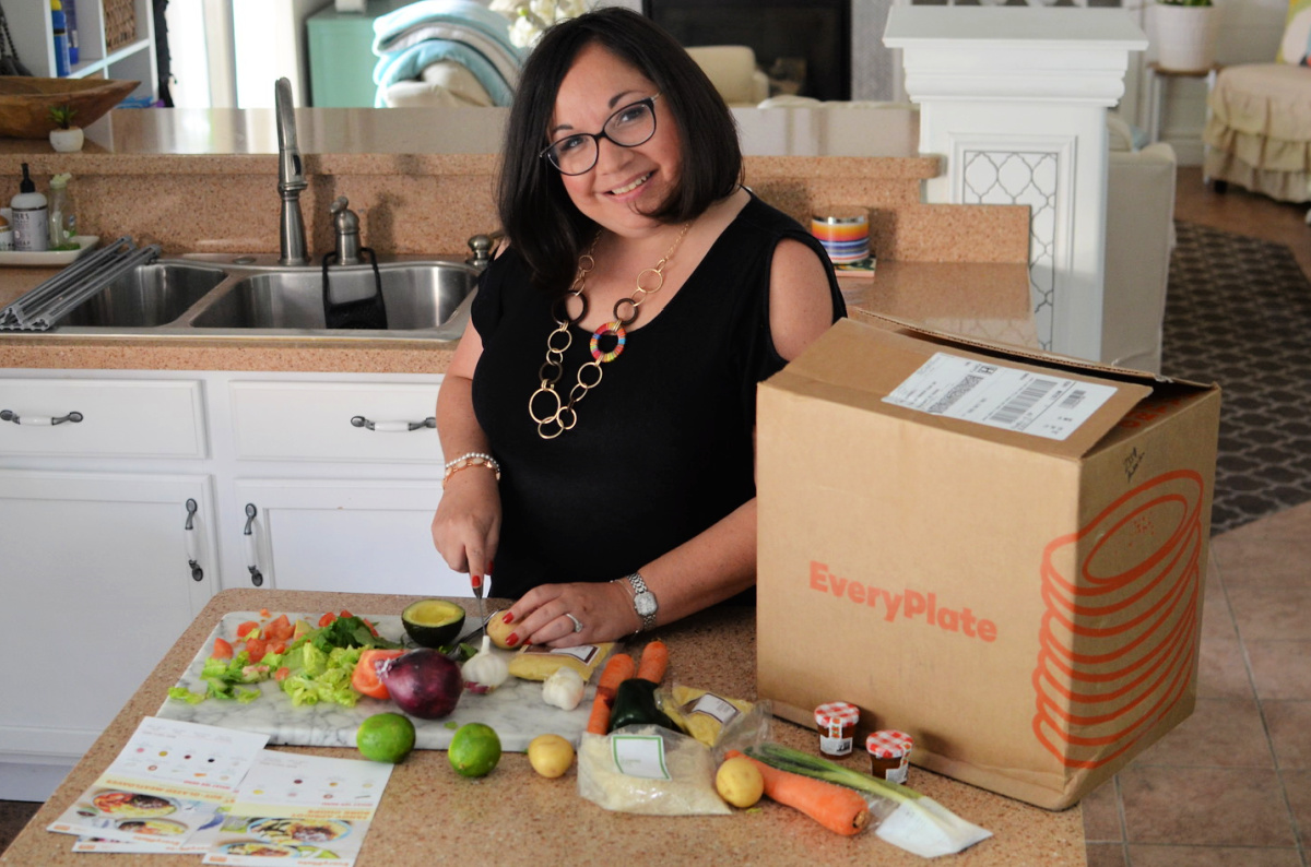 woman cutting vegetables from everyplate package