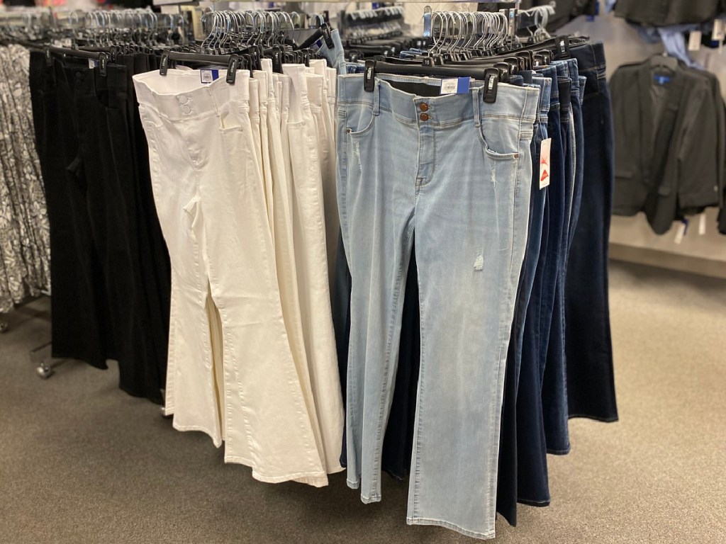 women's apt 9 jeans on hanger