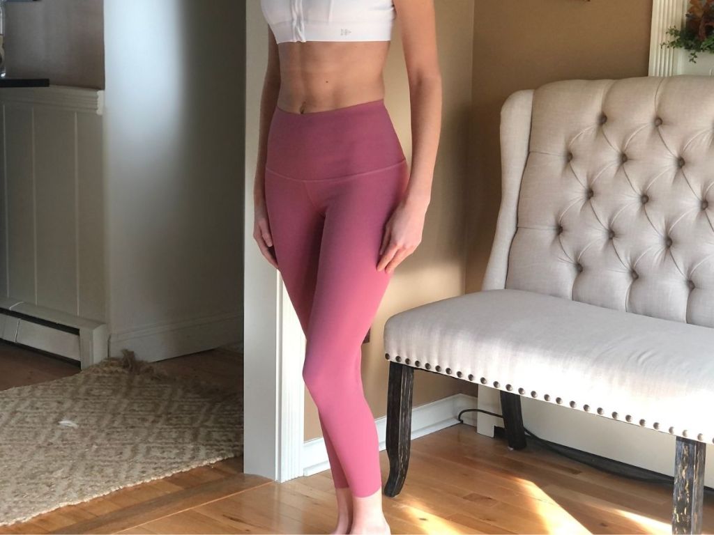 woman wearing pink leggings