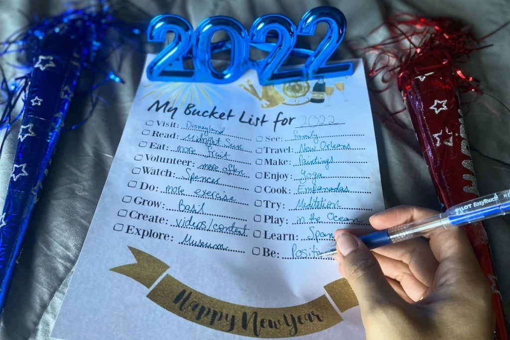 writing on 2022 bucket list