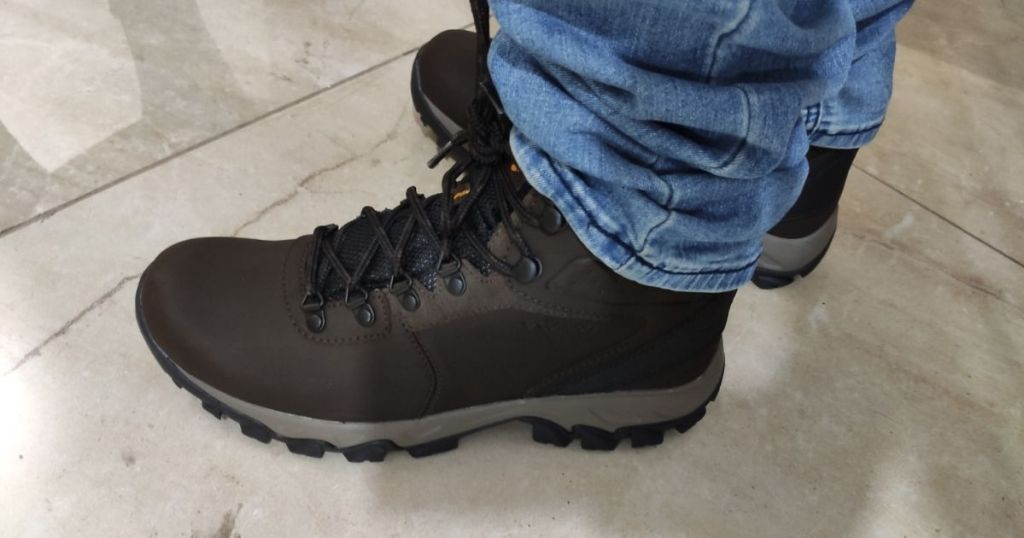 man wearing columbia hiking boots with jeans