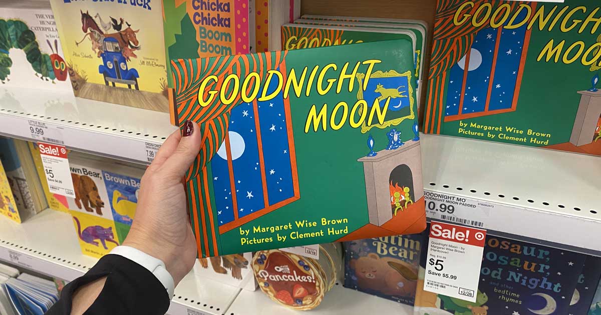 Goodnight Moon Padded Board Book (Board book)