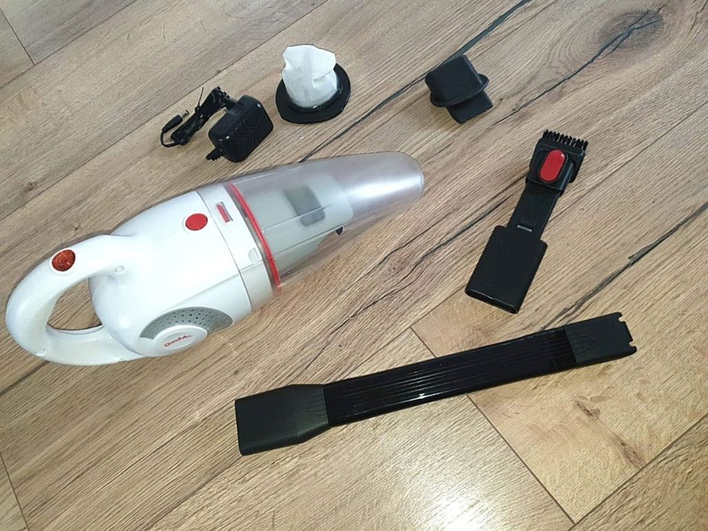 GeeMo handheld vac and accessories