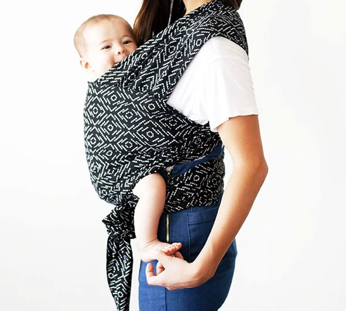 moby wrap black and white