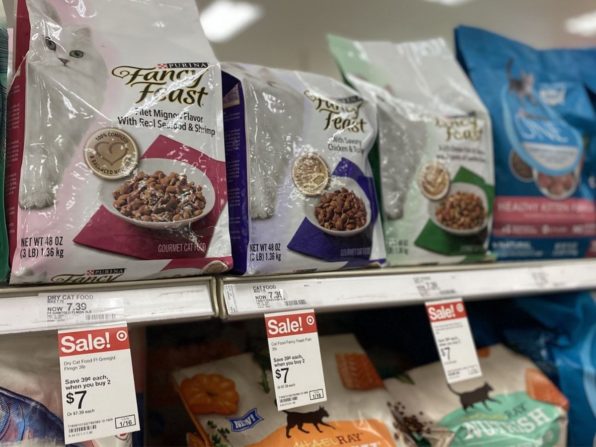 Over 6 Worth Of Fancy Feast Cat Food Coupons Available to Print