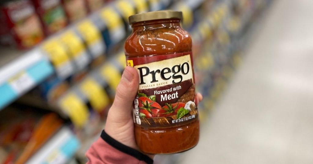 hand holding Prego Pasta Sauce
