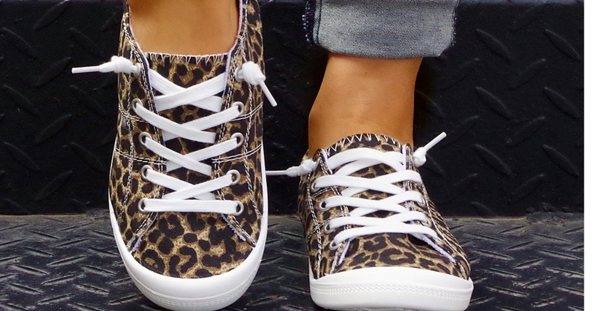 lady wearing rosy cheetah shoes