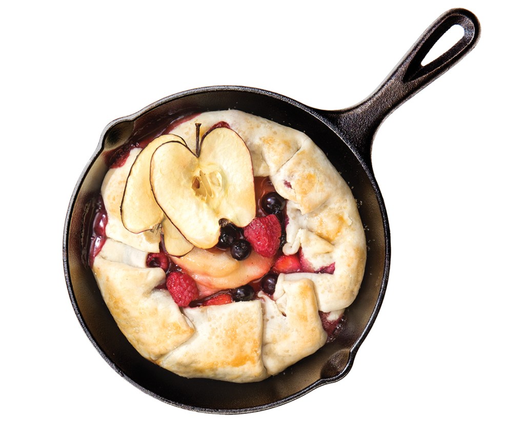 cast iron skillet with tart in it